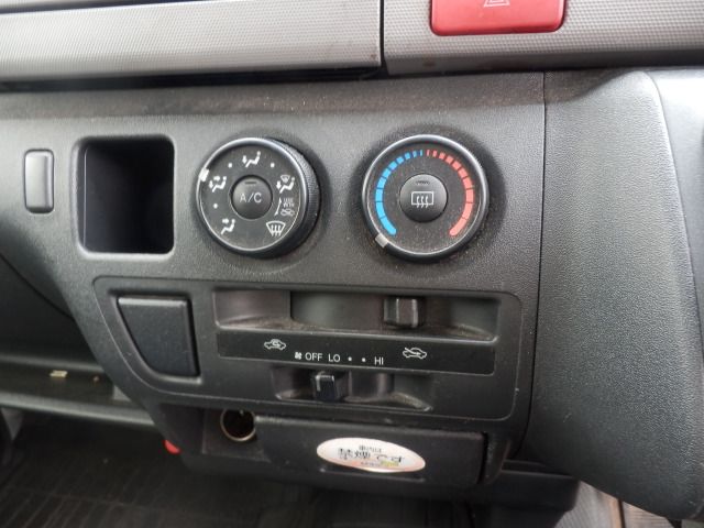 TOYOTA HIACE VAN 4WD 2013 Image 31