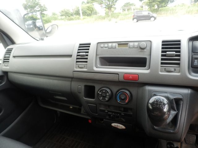 TOYOTA HIACE VAN 4WD 2013 Image 31