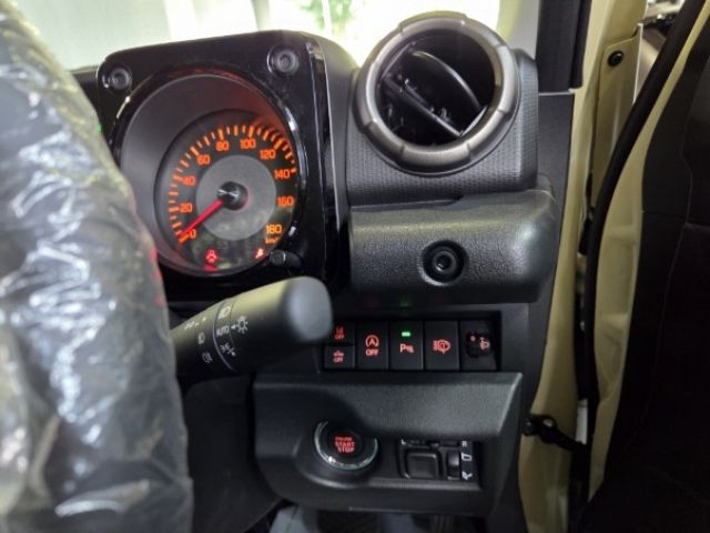 SUZUKI JIMNY NOMADE 2025 Image 31