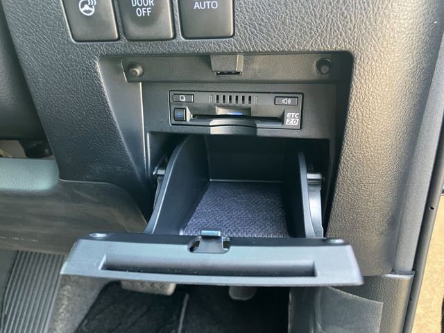 TOYOTA VELLFIRE 4WD 2018 Image 31