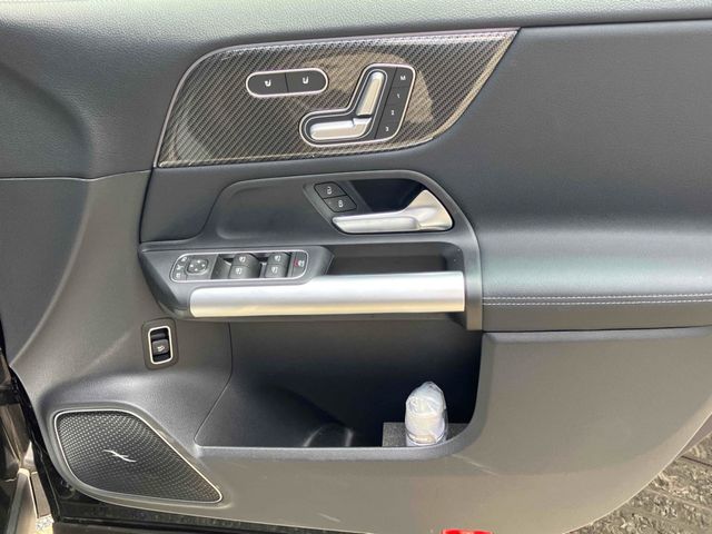 MERCEDES BENZ MERCEDES AMG GLA CLA 2025 Image 31