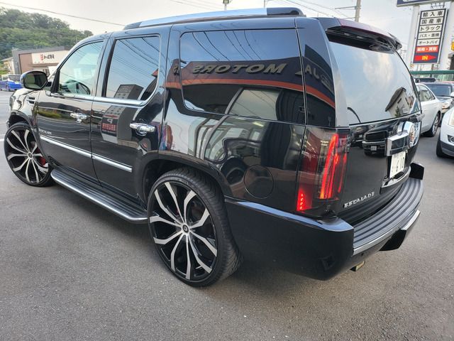 CADILLAC ESCALADE 2010 Image 31