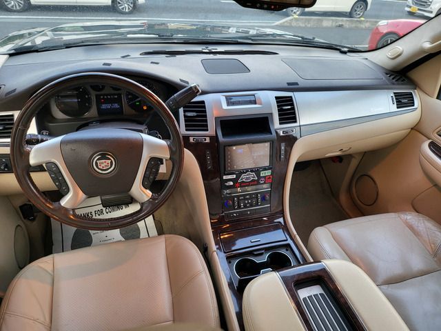 CADILLAC ESCALADE 2010 Image 31