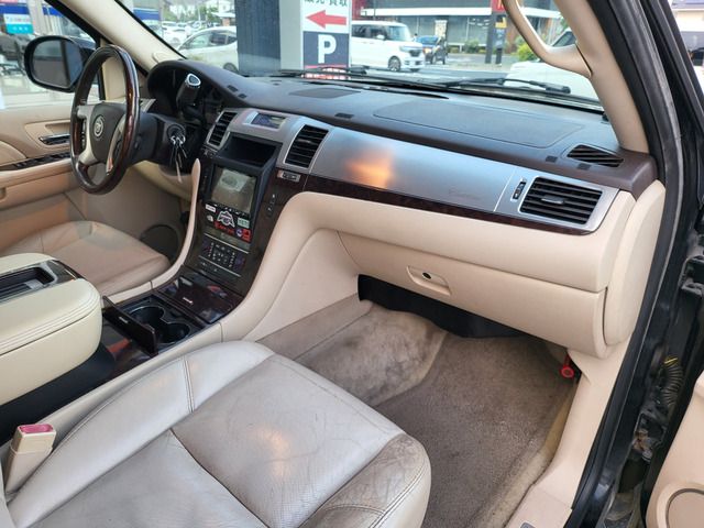 CADILLAC ESCALADE 2010 Image 31