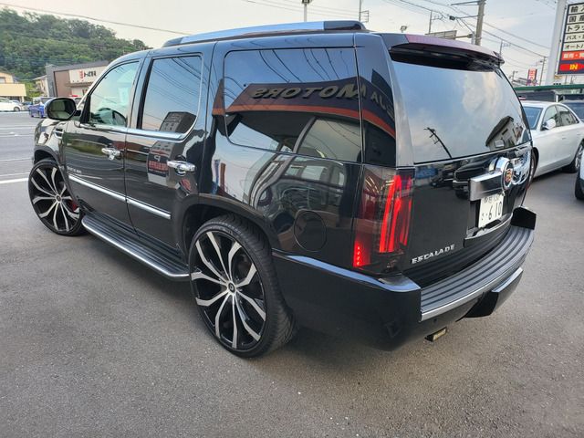 CADILLAC ESCALADE 2010 Image 31