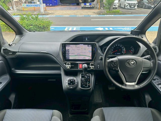 TOYOTA VOXY 2016 Image 31