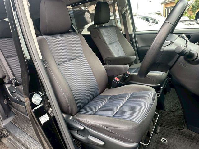 TOYOTA VOXY 2016 Image 31