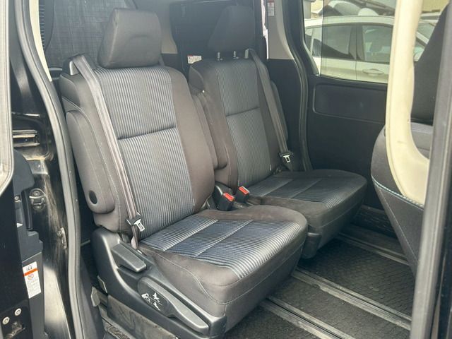 TOYOTA VOXY 2016 Image 31