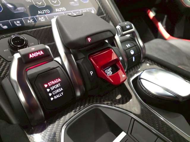 LAMBORGHINI URUS 2025 Image 31