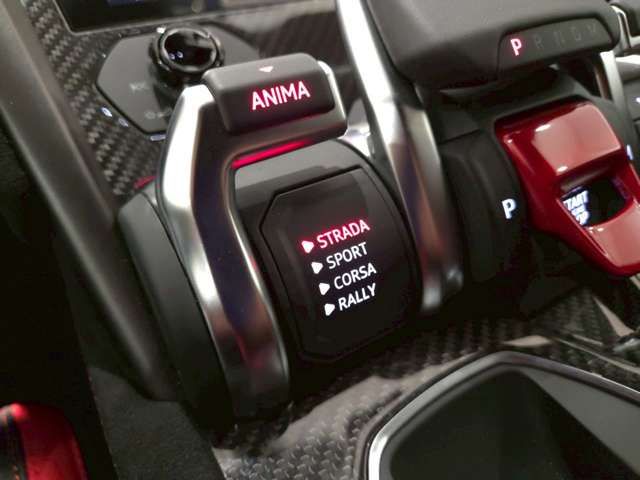 LAMBORGHINI URUS 2025 Image 31