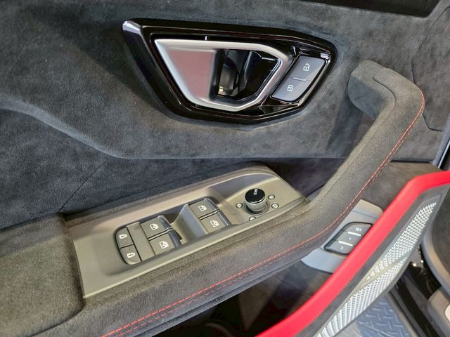 LAMBORGHINI URUS 2025 Image 31