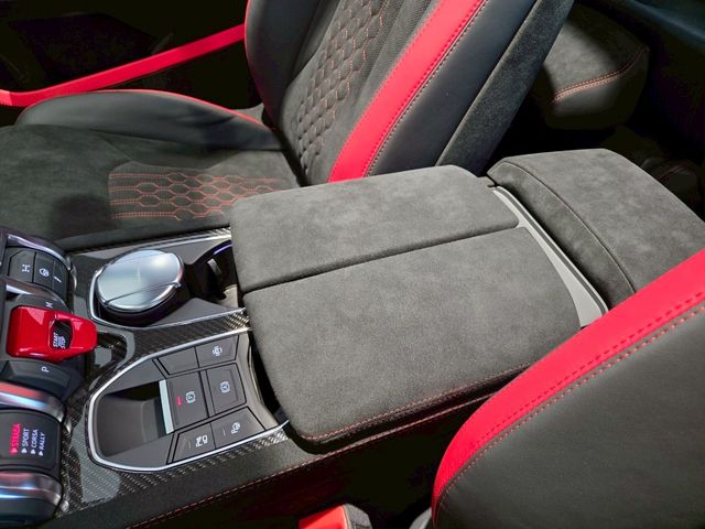 LAMBORGHINI URUS 2025 Image 31