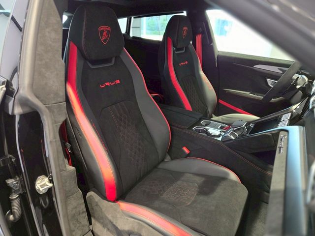 LAMBORGHINI URUS 2025 Image 31