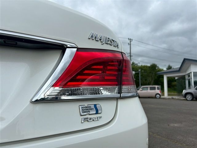TOYOTA CROWN MAJESTA HYBRID 2015 Image 31