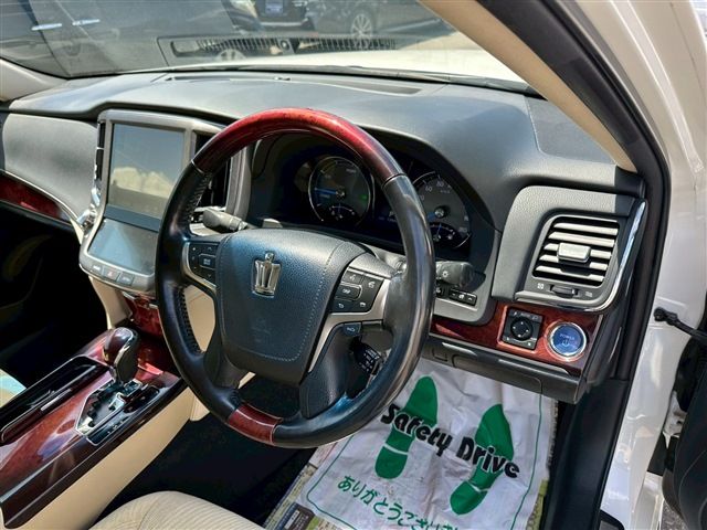 TOYOTA CROWN MAJESTA HYBRID 2015 Image 31