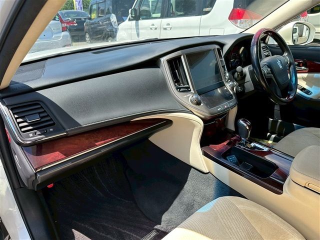 TOYOTA CROWN MAJESTA HYBRID 2015 Image 31