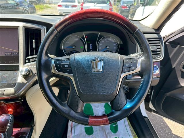 TOYOTA CROWN MAJESTA HYBRID 2015 Image 31