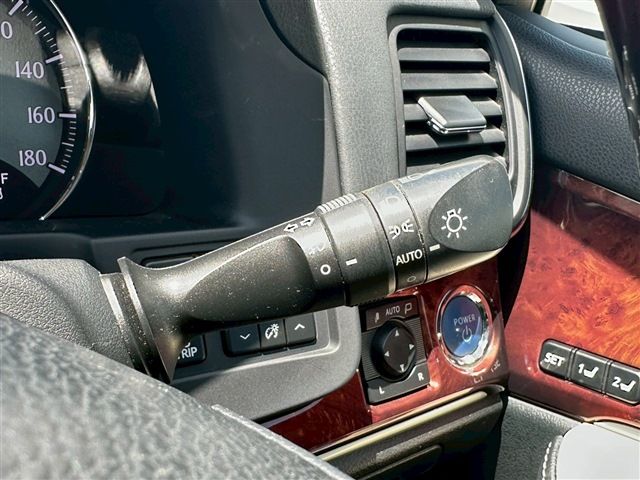 TOYOTA CROWN MAJESTA HYBRID 2015 Image 31