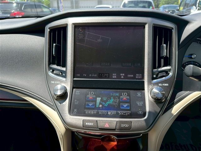 TOYOTA CROWN MAJESTA HYBRID 2015 Image 31