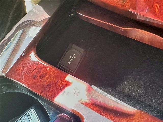 TOYOTA CROWN MAJESTA HYBRID 2015 Image 31