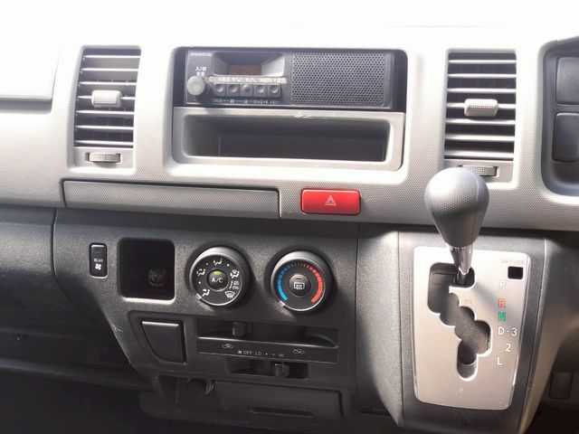 TOYOTA REGIUSACE VAN 2WD 2011 Image 31