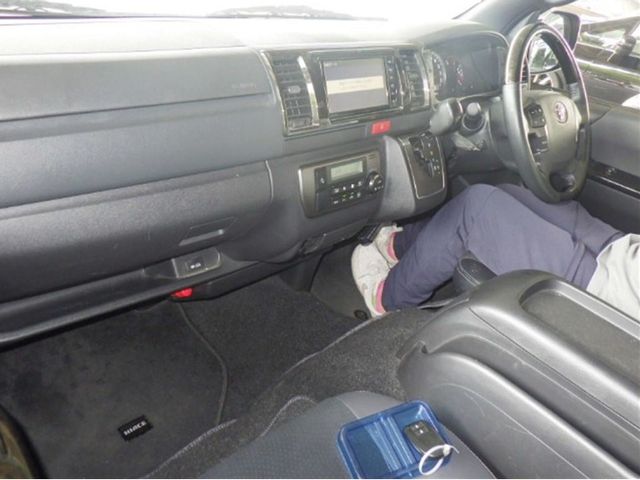 TOYOTA HIACE VAN 2WD 2020 Image 31