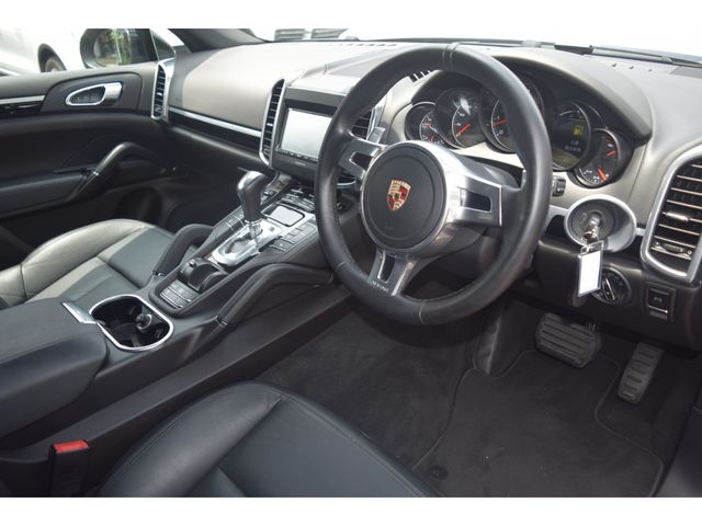 PORSCHE CAYENNE 2014 Image 31