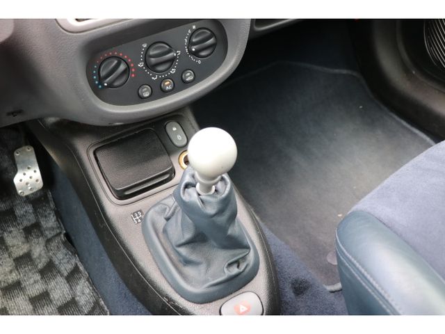 RENAULT LUTECIA 2001 Image 31