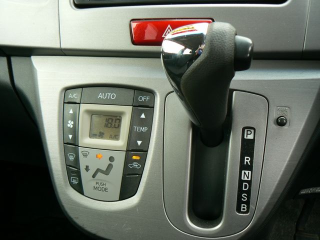 DAIHATSU MOVE CUSTOM 2011 Image 31