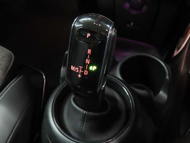 BMW MINI COOPER D 5DOOR 2021 Image 31