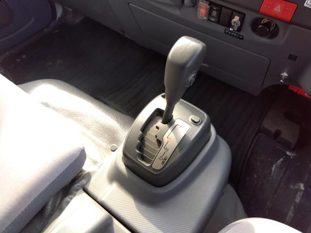 ISUZU ELF 2015 Image 31