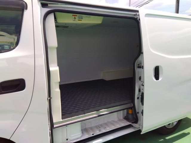 NISSAN NV350 CARAVAN 2017 Image 31