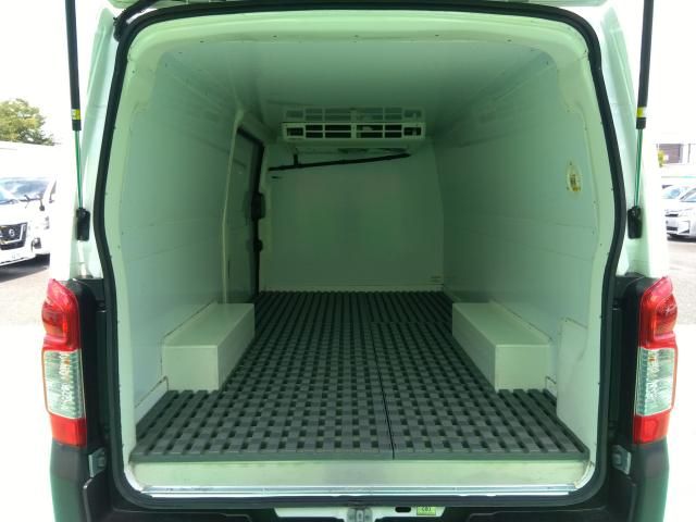 NISSAN NV350 CARAVAN 2017 Image 31