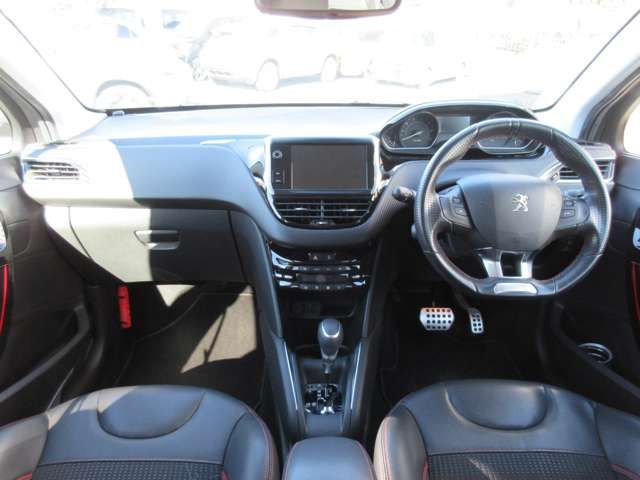 PEUGEOT 208 2017 Image 31