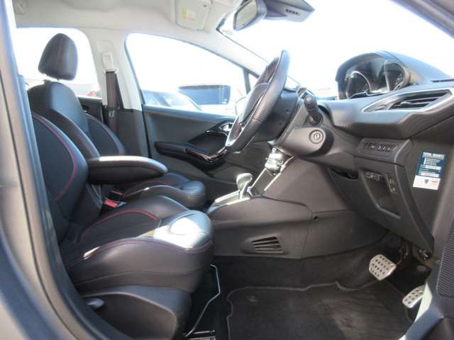 PEUGEOT 208 2017 Image 31