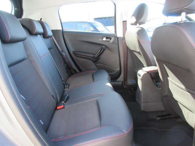 PEUGEOT 208 2017 Image 31