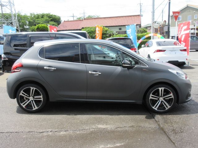 PEUGEOT 208 2017 Image 31