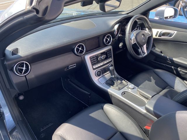 MERCEDES BENZ SLK CL 2012 Image 31