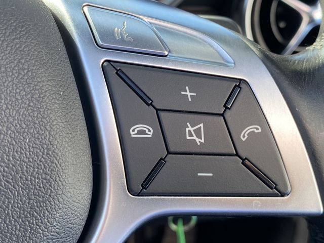 MERCEDES BENZ SLK CL 2012 Image 31