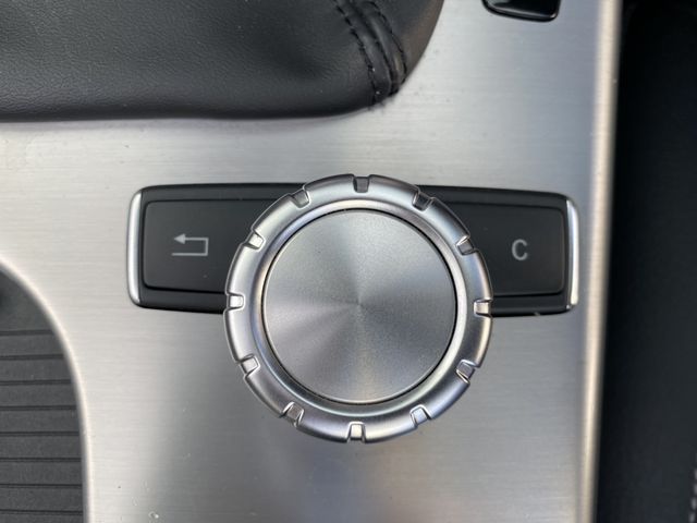 MERCEDES BENZ SLK CL 2012 Image 31