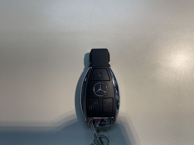 MERCEDES BENZ SLK CL 2012 Image 31