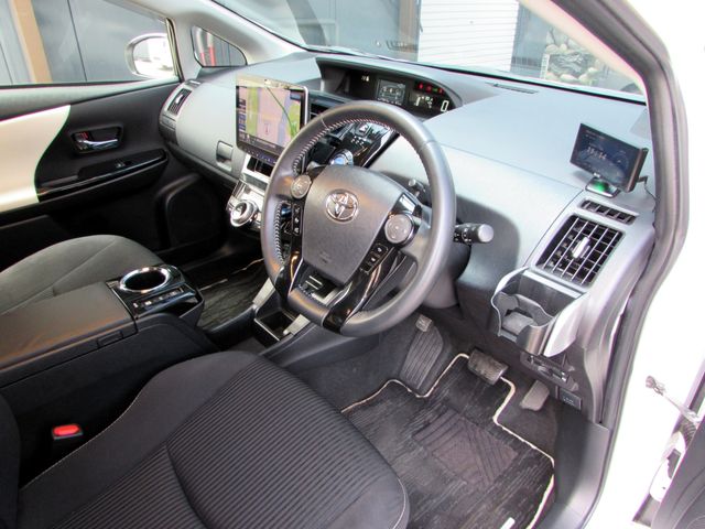 TOYOTA PRIUS ALPHA 2016 Image 31