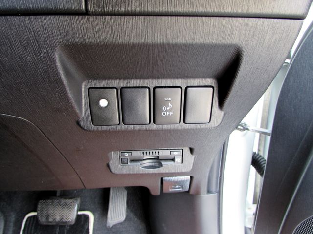 TOYOTA PRIUS ALPHA 2016 Image 31