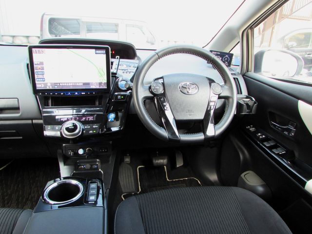 TOYOTA PRIUS ALPHA 2016 Image 31