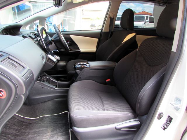 TOYOTA PRIUS ALPHA 2016 Image 31