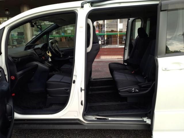 TOYOTA NOAH 2015 Image 31