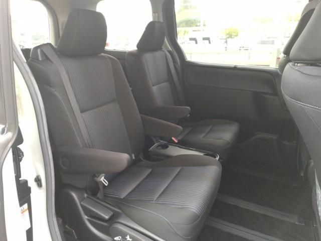 TOYOTA NOAH 2015 Image 31