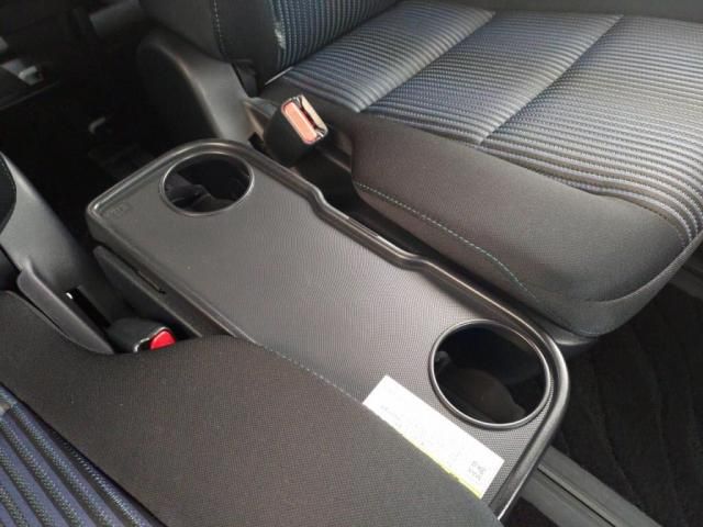 TOYOTA NOAH 2015 Image 31