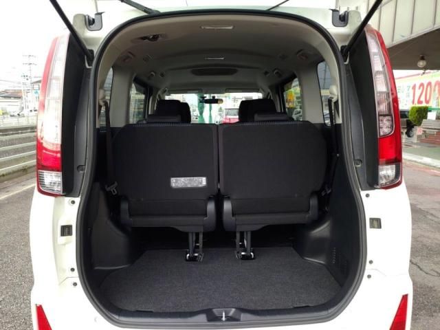 TOYOTA NOAH 2015 Image 31