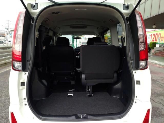 TOYOTA NOAH 2015 Image 31